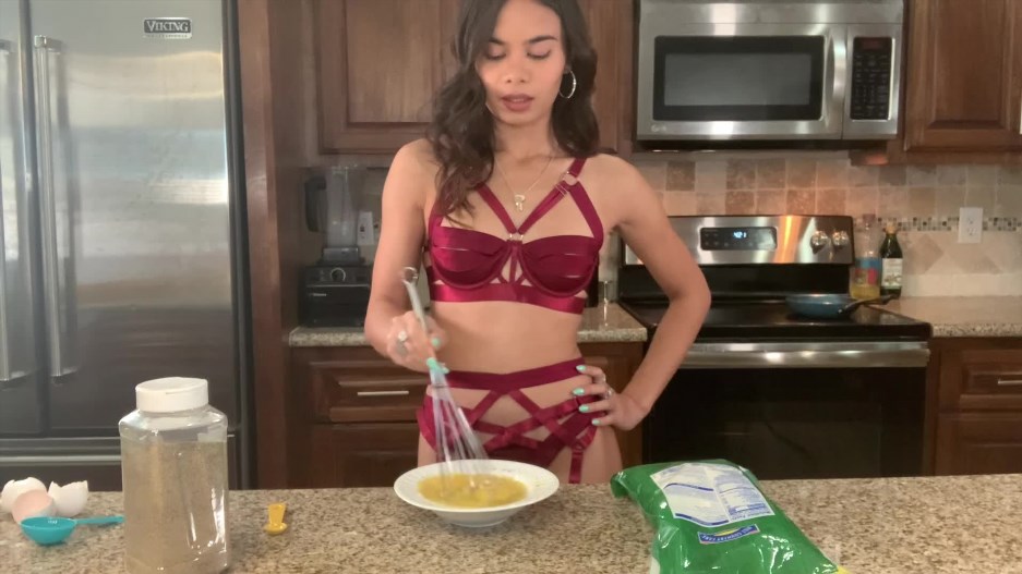 Goddess Montera – Cooking with Cummies